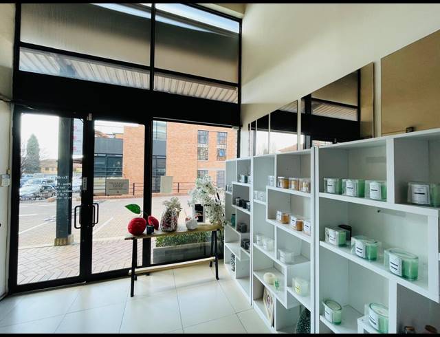 198M² RETAIL FOR SALE IN LONEHILL